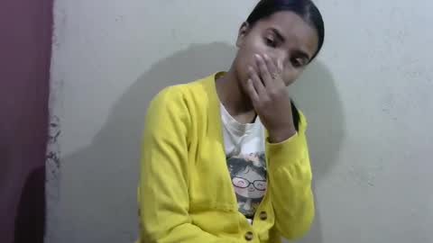 Snapshot of luna_cherry0 chatting on May 21, 2026, 4:08 am Laura online show from May 21, 2026, 4:08 am