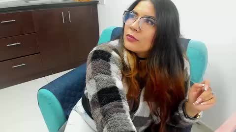 luna  online show from February 6, 2025, 11:21 am