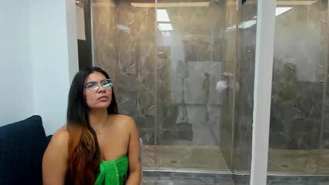 luna  online show from February 10, 2025, 11:25 am