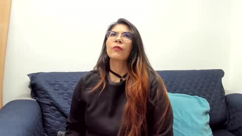 luna  online show from March 1, 2025, 11:17 am