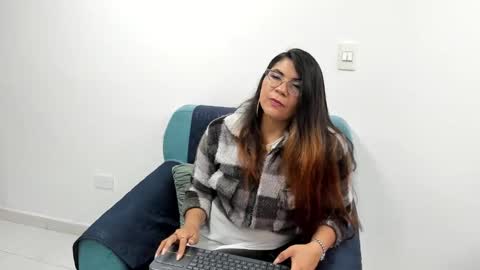 luna  online show from March 6, 2025, 11:25 am