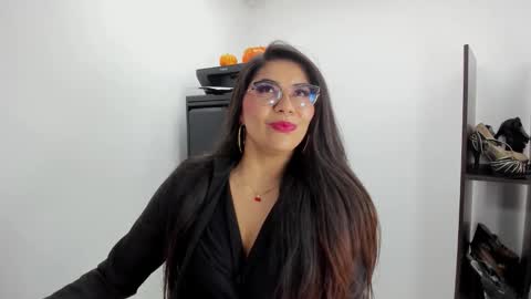 luna  online show from November 10, 2025, 11:20 am