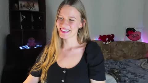 luna_evan online show from December 17, 2024, 1:16 pm