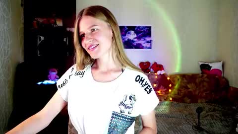 luna_evan online show from September 11, 2025, 9:20 am