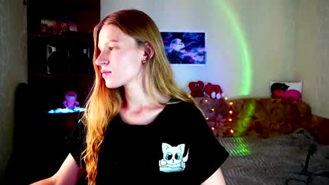 luna_evan online show from October 6, 2025, 10:12 am