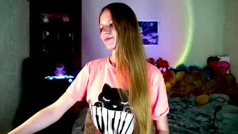 luna_evan online show from December 22, 2025, 12:35 pm