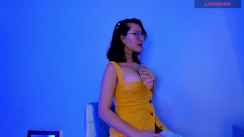 luna_hazard online show from January 1, 2025, 2:09 am