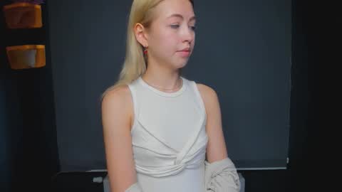 Snapshot of luna_helles chatting on January 15, 2026, 7:02 am Elizabeth online show from January 15, 2026, 7:02 am