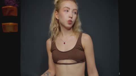 Snapshot of luna_helles chatting on January 16, 2026, 4:33 pm Elizabeth online show from January 16, 2026, 4:33 pm