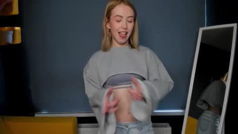 Snapshot of luna_helles chatting on February 19, 2026, 9:27 am Elizabeth online show from February 19, 2026, 9:27 am