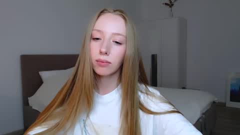 Luna online show from February 12, 2025, 10:59 pm