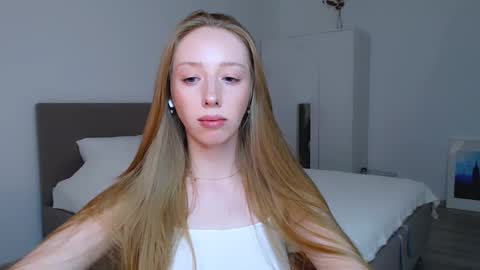 Luna online show from February 22, 2025, 11:03 pm