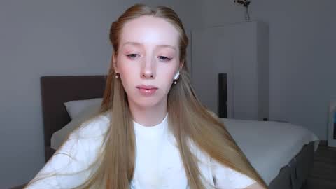 Luna online show from March 7, 2025, 10:21 pm