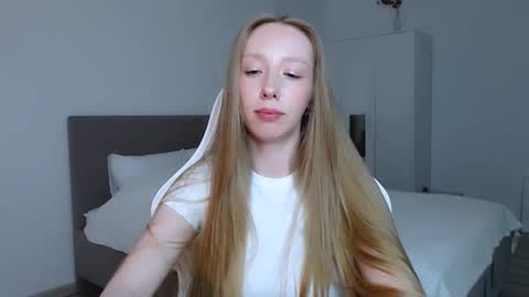 Luna online show from September 11, 2025, 8:09 pm