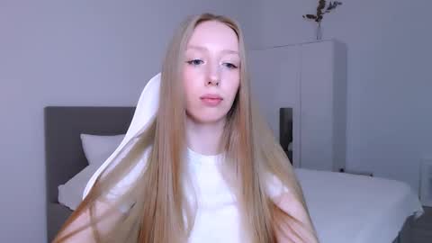 Luna online show from November 11, 2025, 8:42 pm