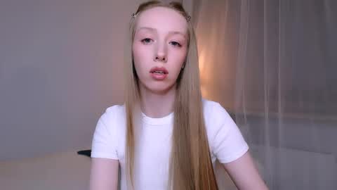 Luna online show from April 19, 2026, 9:39 pm