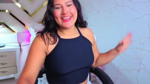 Luna  Jonez  online show from November 11, 2025, 11:10 am