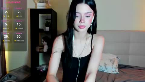 Snapshot of luna_lips chatting on August 5, 2026, 3:42 am Hi everyone my name is Tina online show from August 5, 2026, 3:42 am