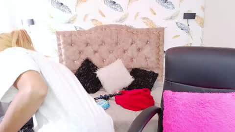 luna_lm online show from June 15, 2026, 8:33 pm