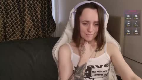 luna_loveeee online show from October 17, 2025, 5:10 am