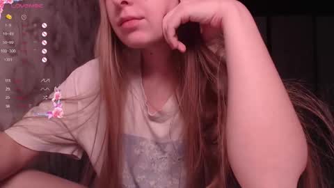 Luna online show from October 15, 2025, 8:42 pm