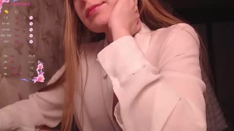 Luna online show from November 20, 2025, 8:41 pm