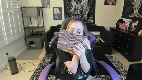 Luna online show from January 11, 2026, 1:32 am