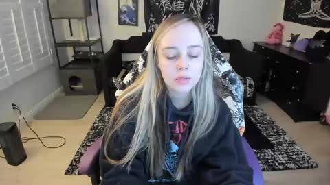 Luna online show from February 5, 2026, 4:44 pm