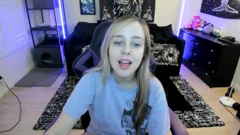 Luna online show from April 8, 2026, 7:25 pm