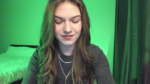 Luna online show from December 2, 2025, 4:07 am