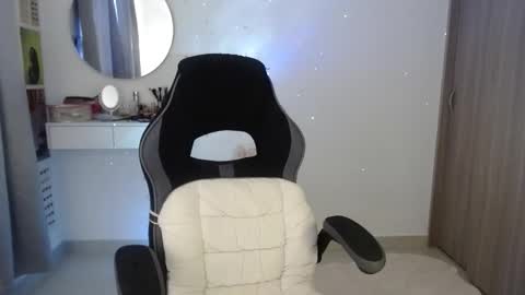 Luna online show from October 5, 2025, 6:06 pm