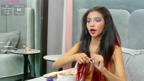 LUNA  online show from October 8, 2025, 10:51 pm