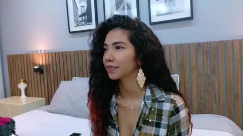 LUNA  online show from November 28, 2025, 1:25 pm