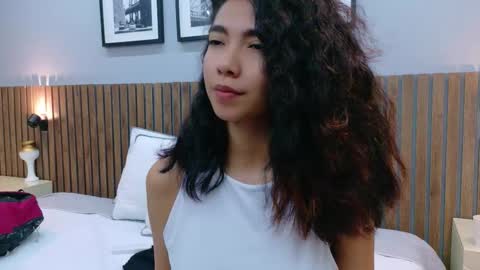 LUNA  online show from December 20, 2025, 2:35 pm