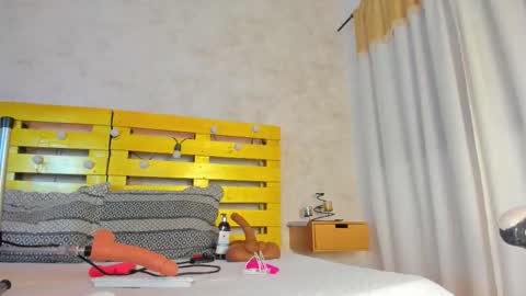 Luna online show from December 2, 2025, 10:42 am