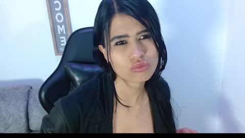 luna_starr69 online show from September 26, 2025, 8:35 pm