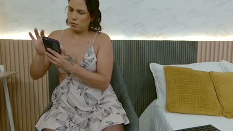 luna_valle online show from April 8, 2026, 8:31 pm