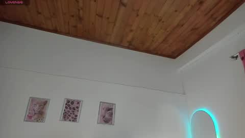 luna_velveth1 online show from April 20, 2026, 11:35 am