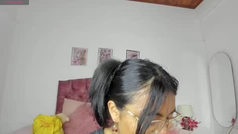 luna_velveth1 online show from April 21, 2026, 10:43 am