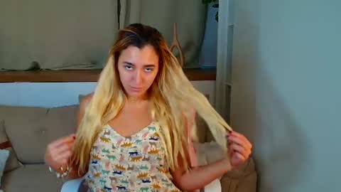 Luna online show from July 1, 2026, 7:35 pm