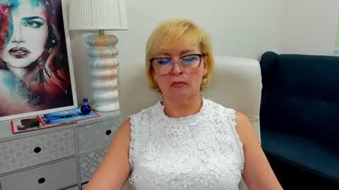 L u n a online show from June 18, 2026, 9:36 am