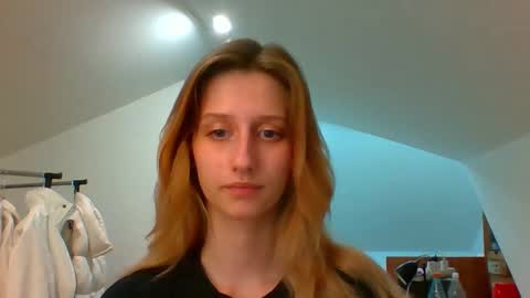 L U N A  online show from December 11, 2024, 5:48 pm