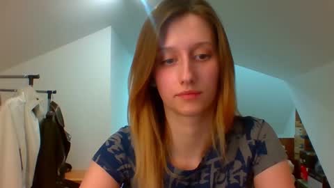 L U N A  online show from February 17, 2025, 4:48 pm