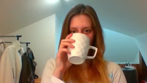 L U N A  online show from March 12, 2025, 3:40 pm