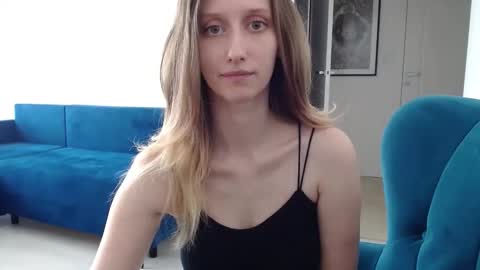 L U N A  online show from September 17, 2025, 12:40 pm