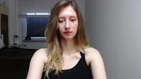 L U N A  online show from September 22, 2025, 5:31 am