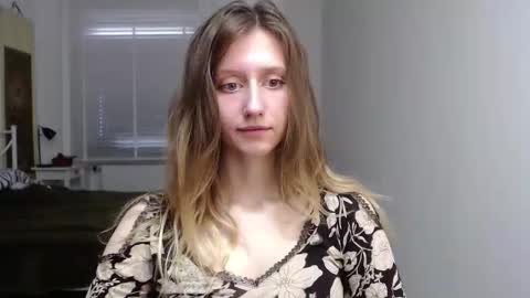 L U N A  online show from October 22, 2025, 6:02 am