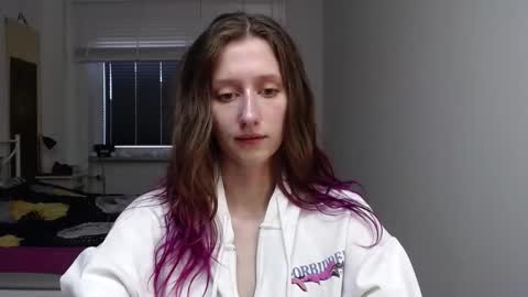 L U N A  online show from November 5, 2025, 6:46 am