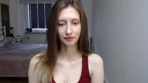 L U N A  online show from April 17, 2026, 6:49 am