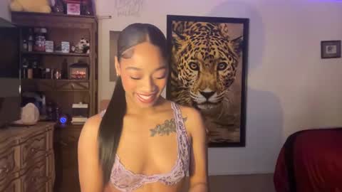 lunaa_11 online show from December 3, 2024, 5:45 pm